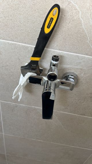 Instalo mamparas columnas grifería lavabos