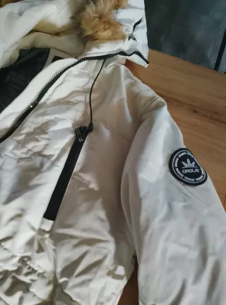 Parka bianca con cappuccio