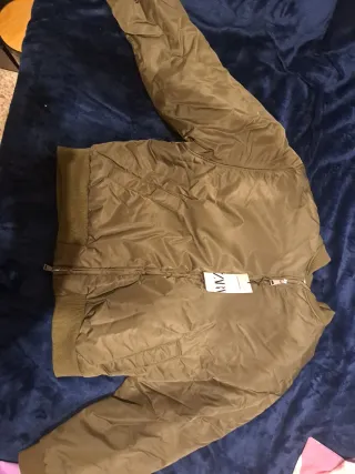 Chaqueta Zara verde oliva