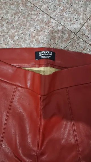 Set pantaloni neri e rossi