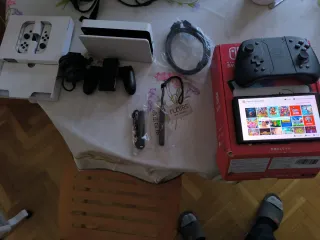 Nintendo Switch OLED Blanca y Negra