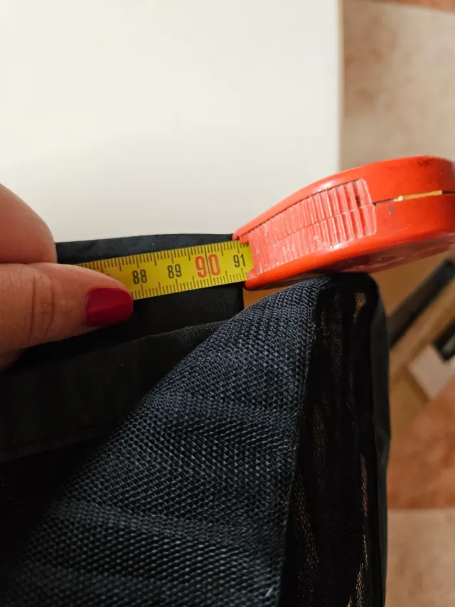 Cortina mosquitera negra con encaje