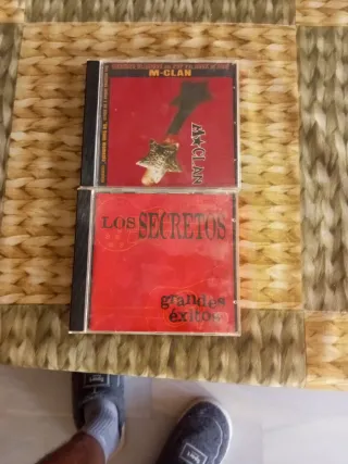 CDs M-Clan y Los Secretos Grandes Éxitos
