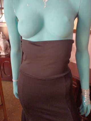 Falda flamenca negra alta o baja.