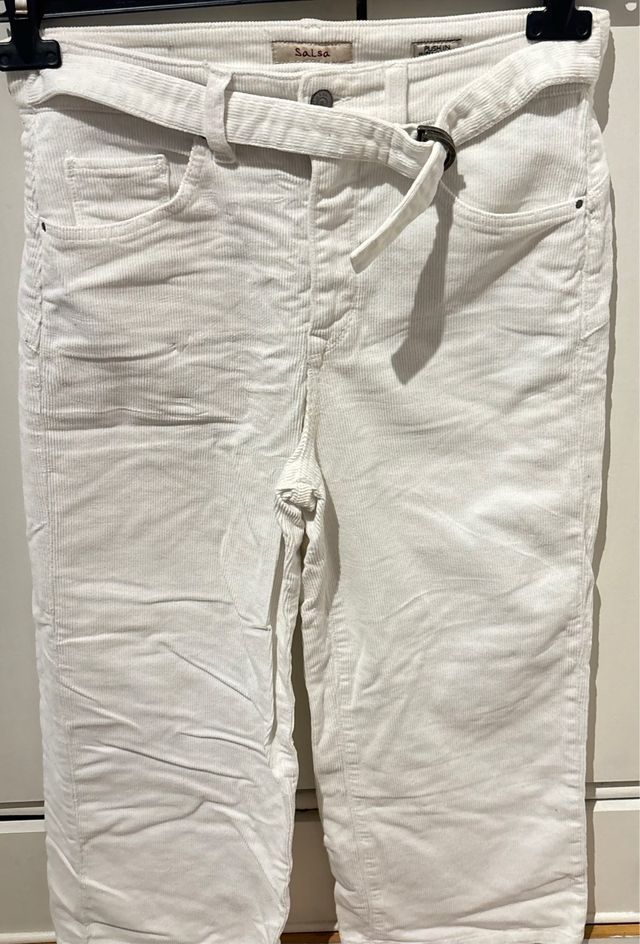 Vaqueros Salsa blancos con cinturón