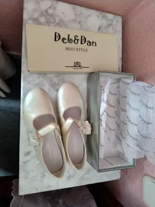 Zapatos de niña blancos con flor