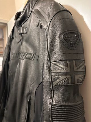 Chaqueta de Piel Triumph Negra