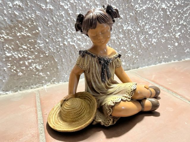 Muñeca de cerámica niña con sombrero