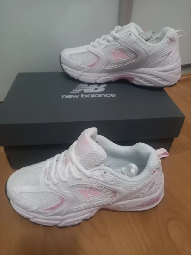 Zapatillas New Balance Mujer Blancas Rosas.