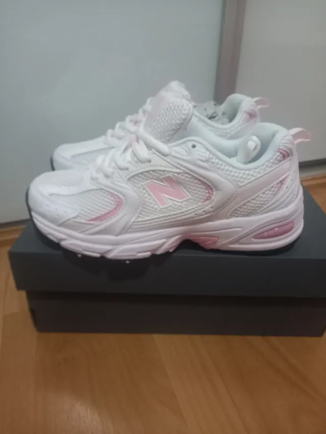 Zapatillas New Balance Mujer Blancas Rosas.