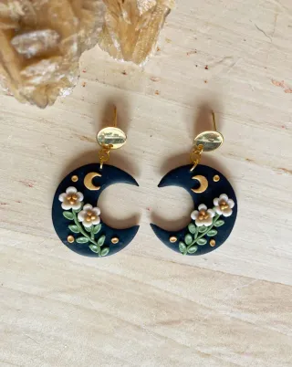 Pendientes Luna y Flores hecho con FIMO.