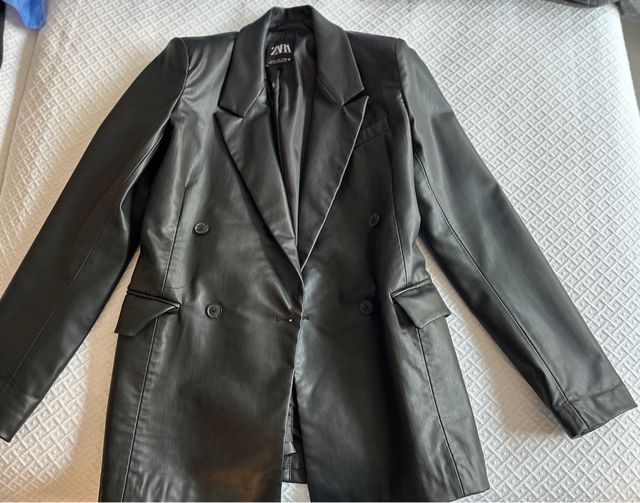 Blazer Zara Negro Piel Sintética