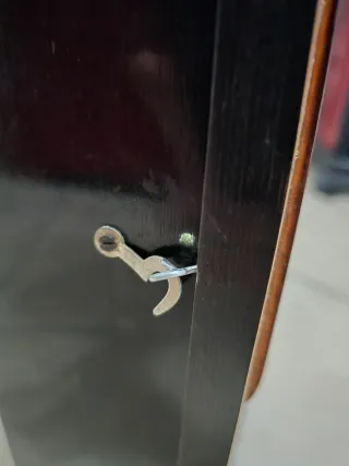 Orologio a pendolo in legno e metallo