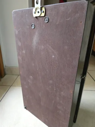 Orologio a pendolo in legno e metallo