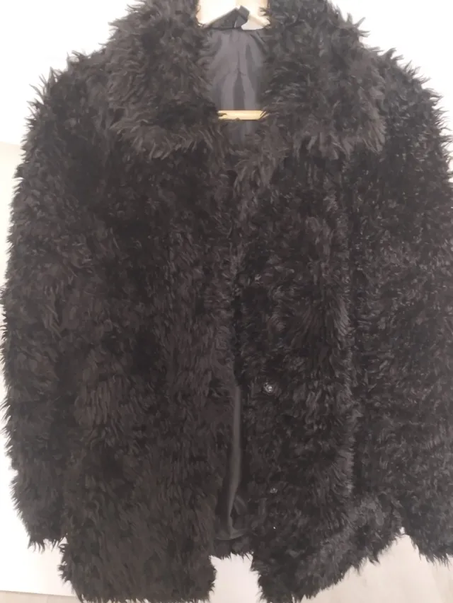 Abrigo pelo negro