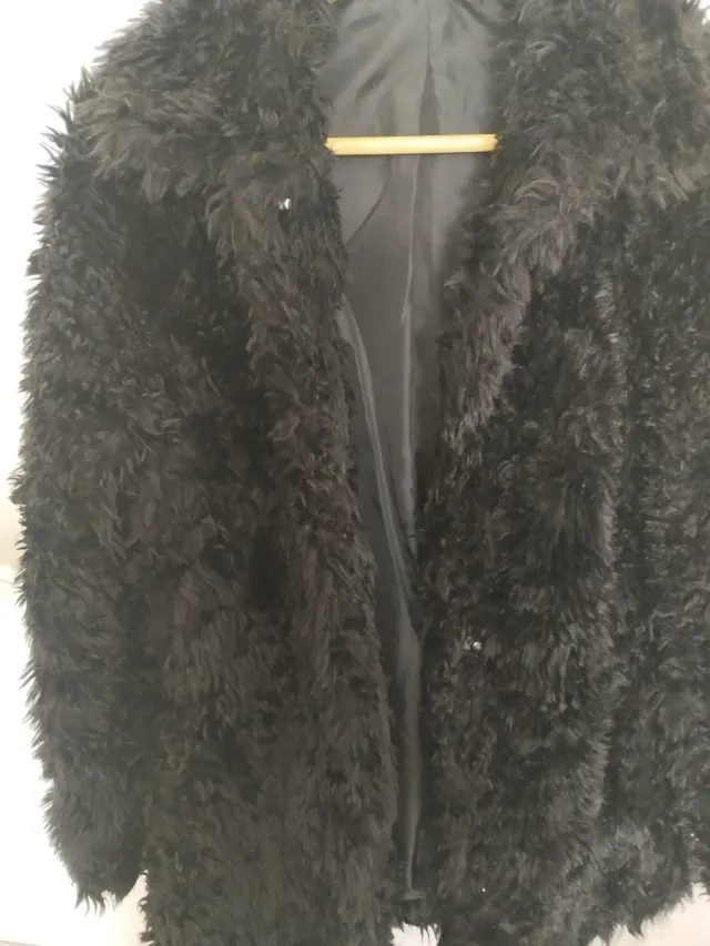 Abrigo pelo negro