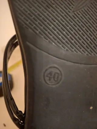 Sandali donna neri con dettagli oro