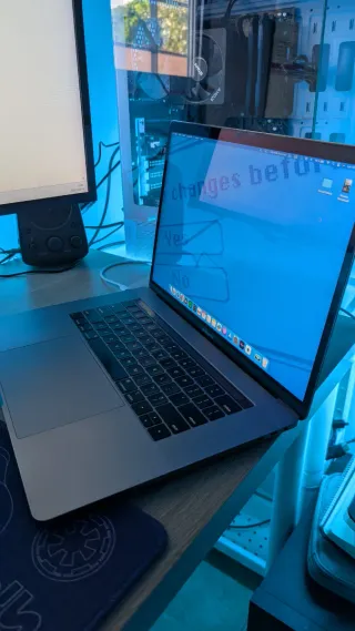 MacBook Pro 15,4 i7 16GB RAM Plata