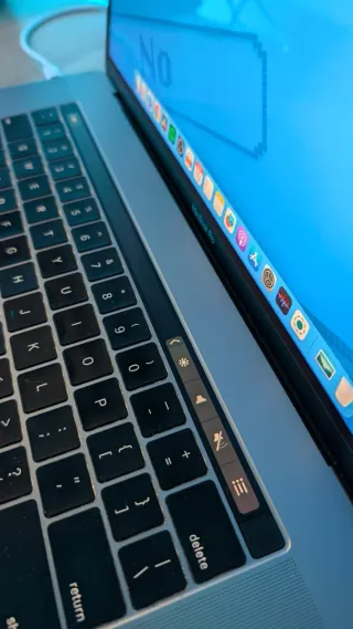 MacBook Pro 15,4 i7 16GB RAM Plata