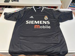 Camiseta de fútbol oficial de Real Madrid 2003-04.
