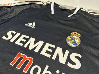 Camiseta de fútbol oficial de Real Madrid 2003-04.