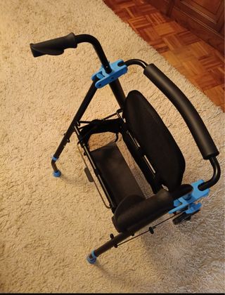 Andador con asiento, no ha llegado a usarse.