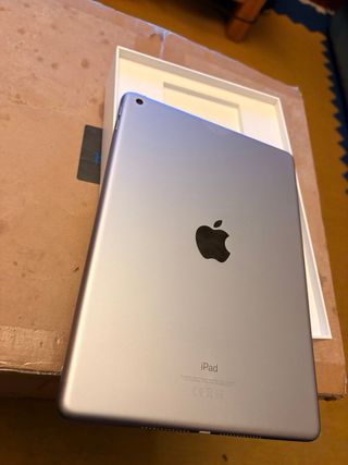iPad 6 + Caja + Cargador