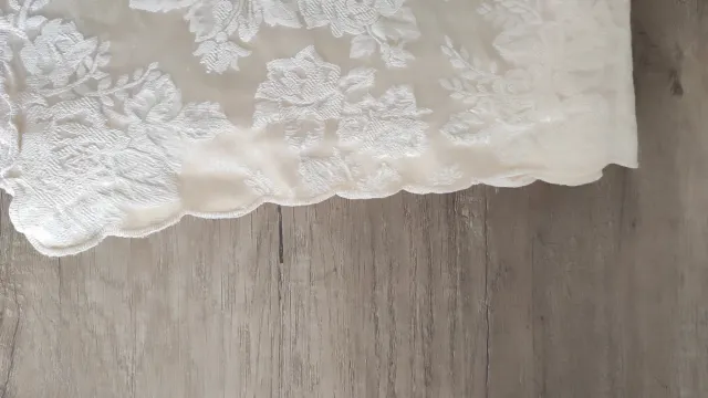 Tovaglia ricamata effetto raso beige/bianca