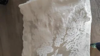 Tovaglia ricamata effetto raso beige/bianca