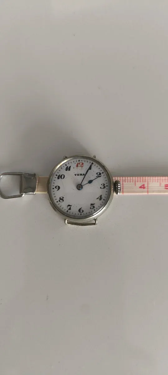 Reloj de cuerda Vera. Vintage.
