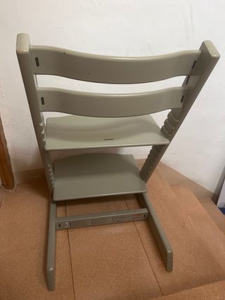 Tripp Trapp Stokke. Gris  Adjuntamos cojines