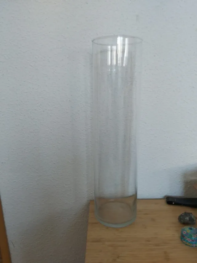 Florero cilíndrico de cristal transparente