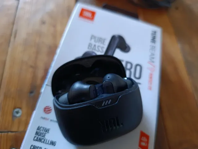 Auriculares JBL TuneBeam Negros