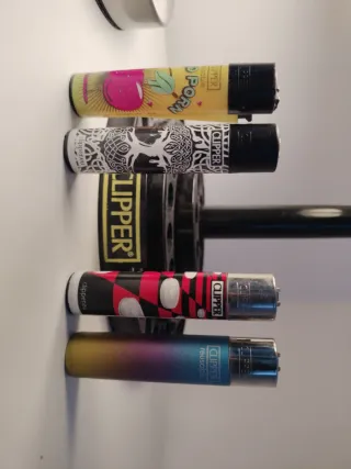 Lotto n3 • Set 4 accendini Clipper