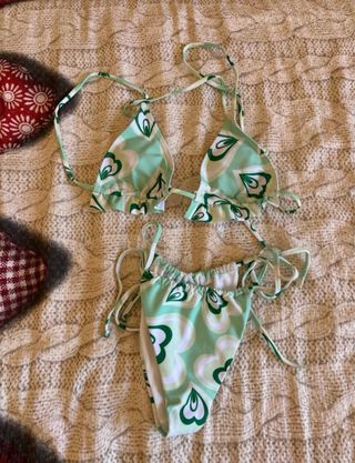 Costume bikini verde e bianco
