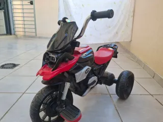 Moto BMW infantil a pedales