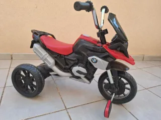 Moto BMW infantil a pedales