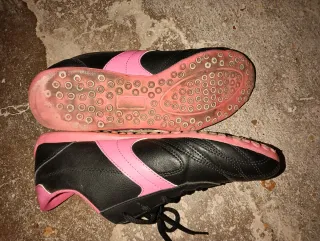 Zapatillas deportivas negras y rosas