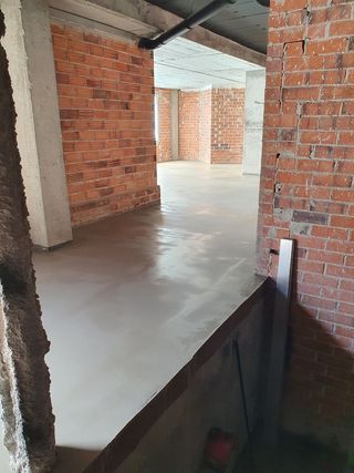 aplicado de  suelo autonivelante