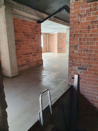 aplicado de  suelo autonivelante