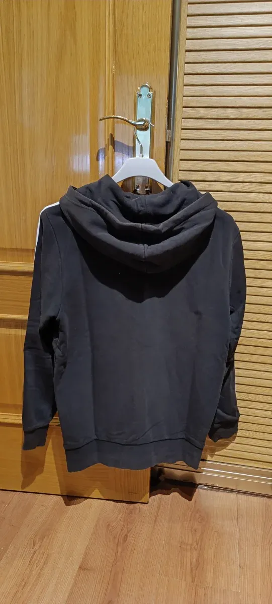Chaqueta Adidas con capucha negra