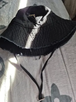 Gorro Jacquemus Negro,ideal para un regalo super