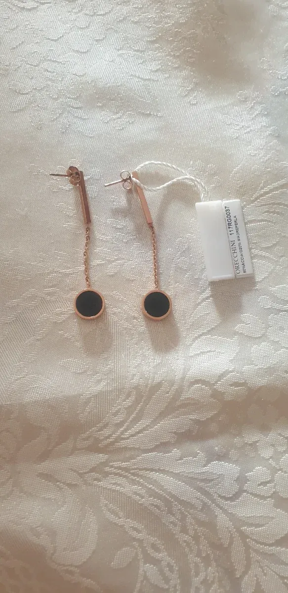 Orecchini pendenti cerchio nero oro