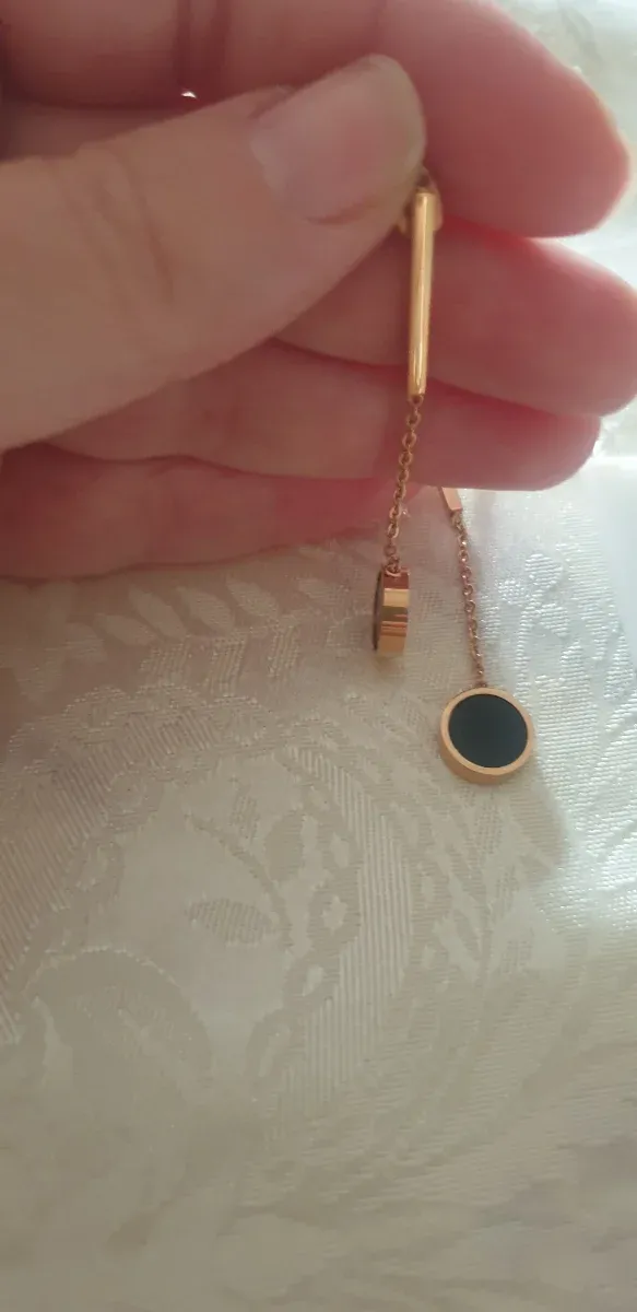 Orecchini pendenti cerchio nero oro