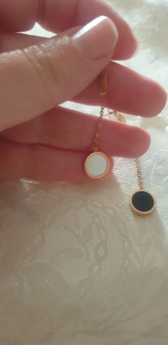 Orecchini pendenti cerchio nero oro