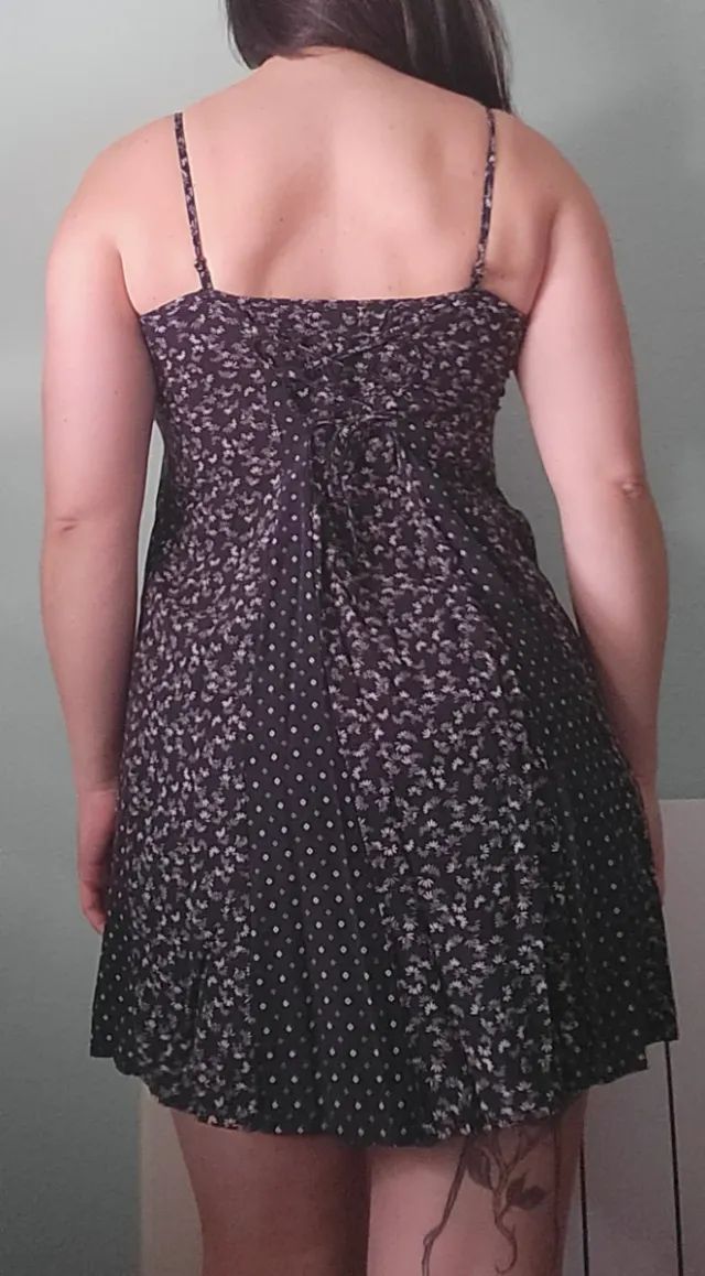 Vestido negro estampado floral verano