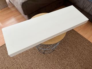 Estanterías de pared en buen estado