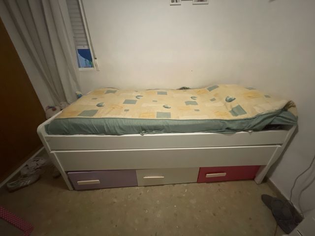 Cama infantil con cajones