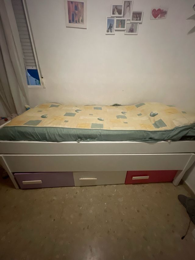 Cama infantil con cajones