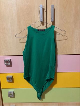 Body verde sin mangas